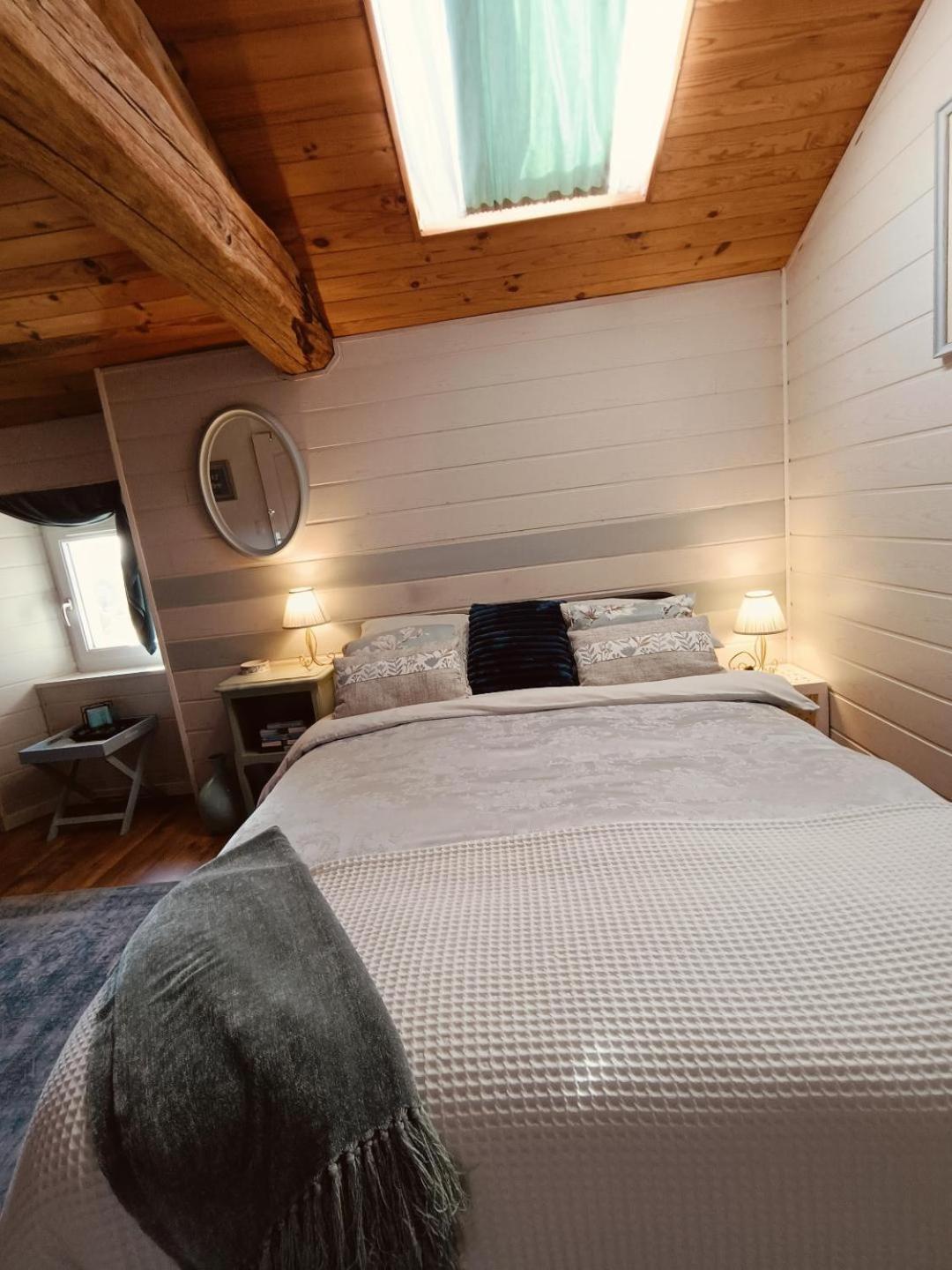 'Quelle Belle Vue' Chambre D'Hote Confolens Exterior photo